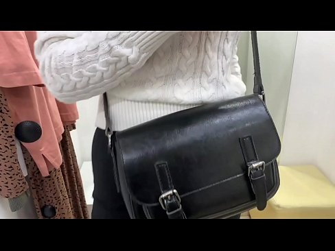 ❤️ Javna masturbacija mlade kujice FeralBerry s dildom u sobi za mjerenje Samo porno u pornografiji hr.villagesexvideos.ru ❌️