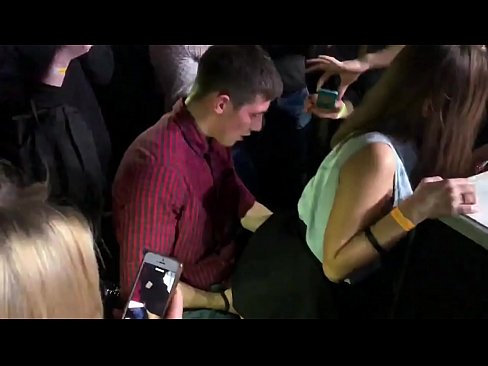 ❤️ Pravi seks u ruskom noćnom klubu. 18-godišnja Ruskinja u anusu i vagini pojebana u noćnom klubu Samo porno u pornografiji hr.villagesexvideos.ru ❌️